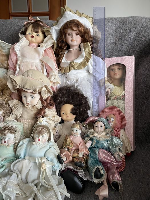 Coleção de bonecas de porcelana