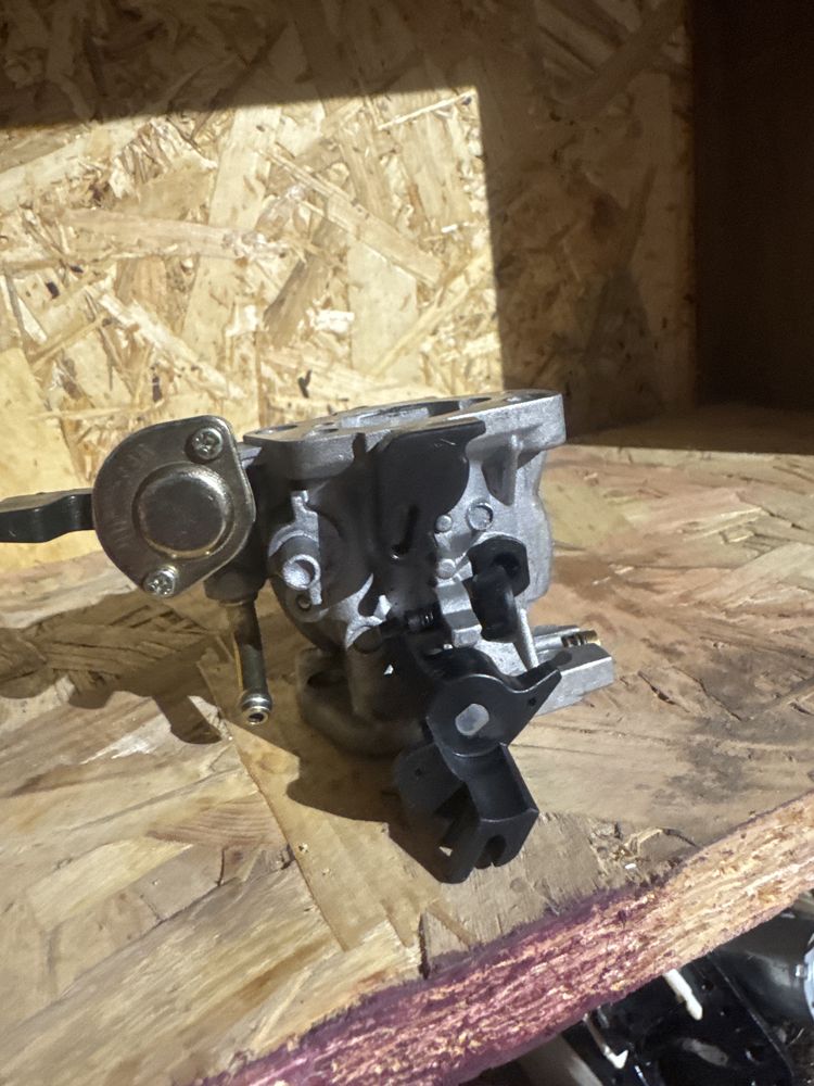 Карбюратор Briggs & Stratton