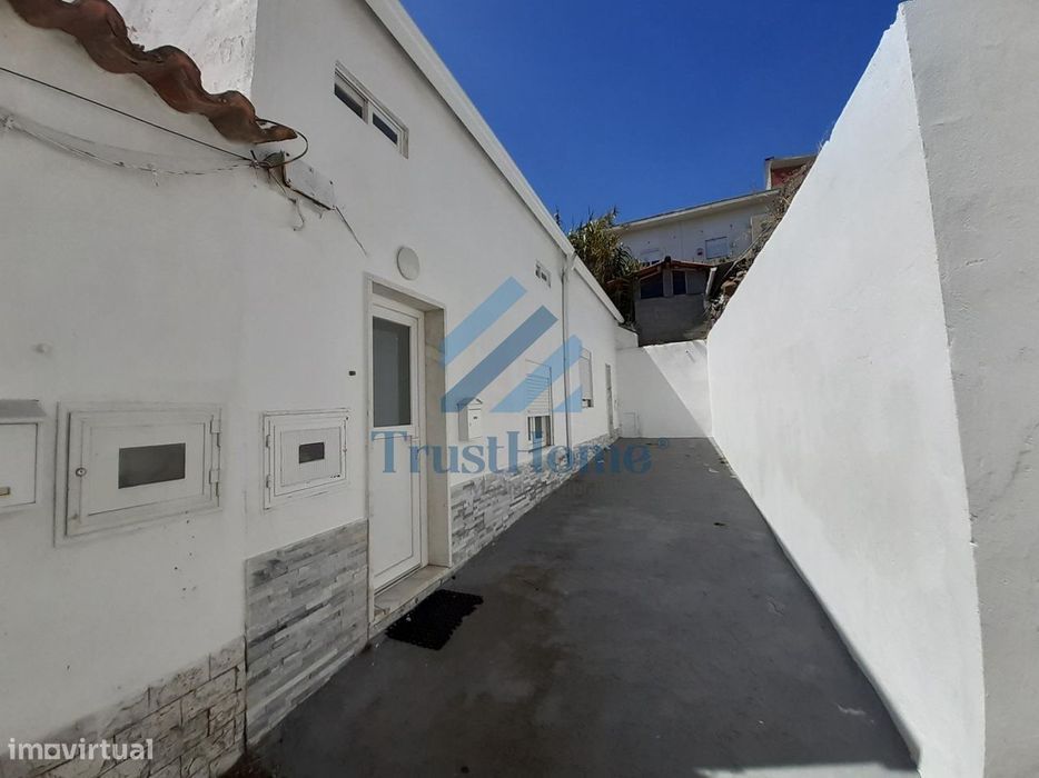 Conjunto de 2 Moradias remodeladas c/rendimento na Ajuda Lisboa