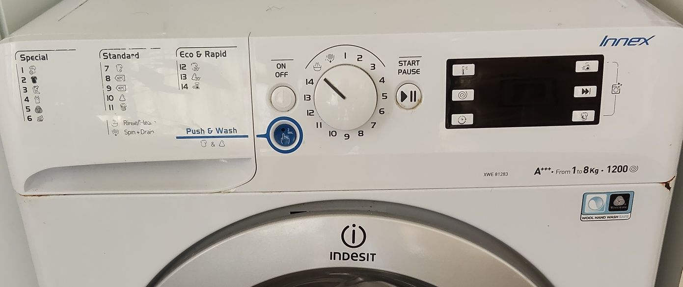 Máquina de Lavar Roupa Indesit 8Kg 1200 Rotações