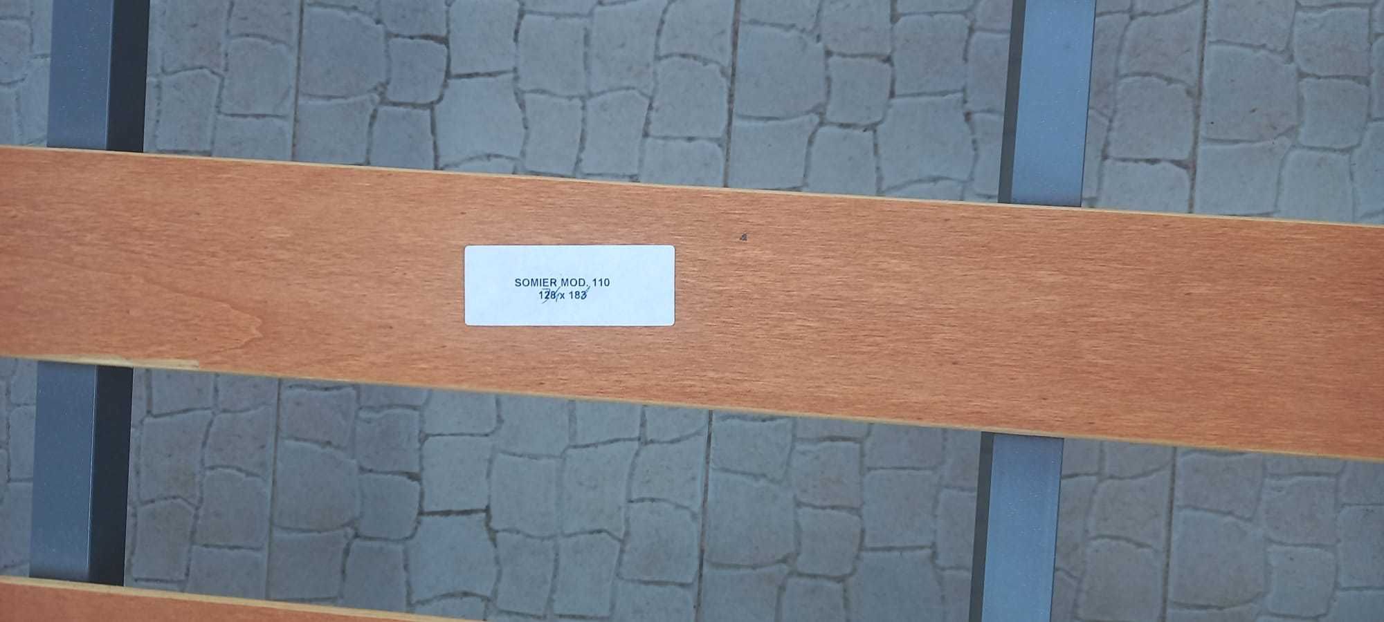 Estrado para cama, colchão e resguardo em muito bom estado