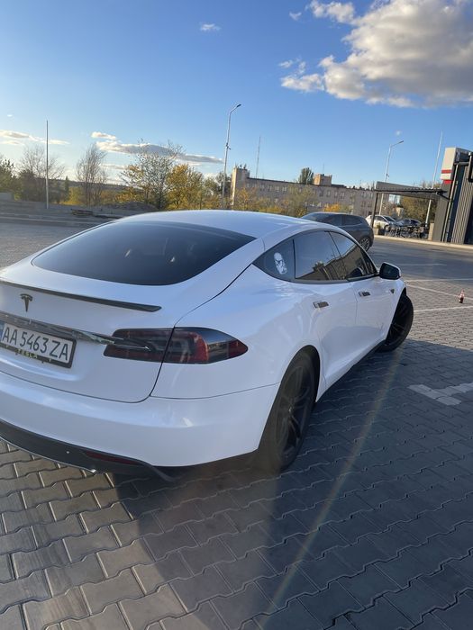 Tesla model S новая батарея новый мотор