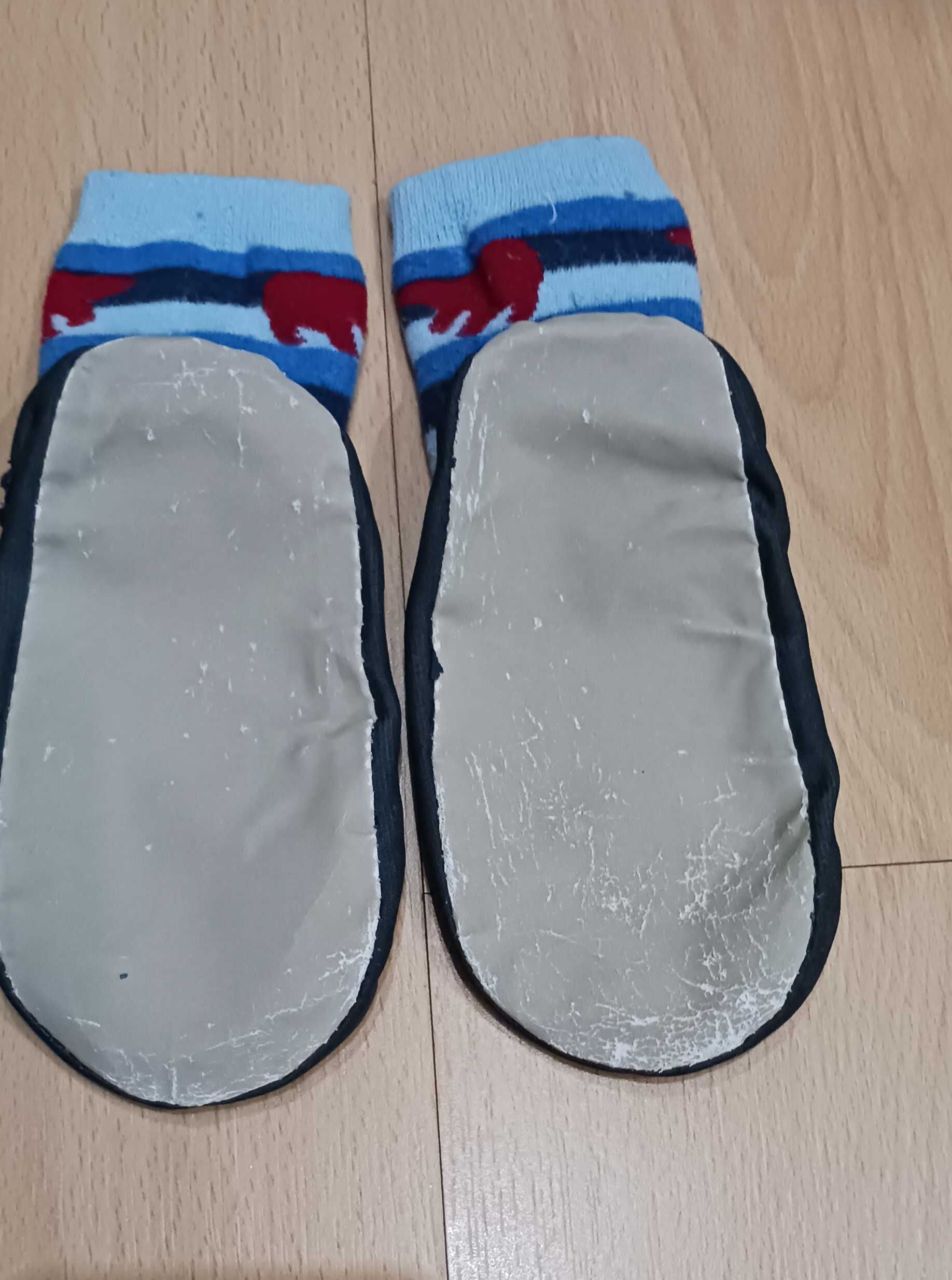 Lote de pantufas para criança