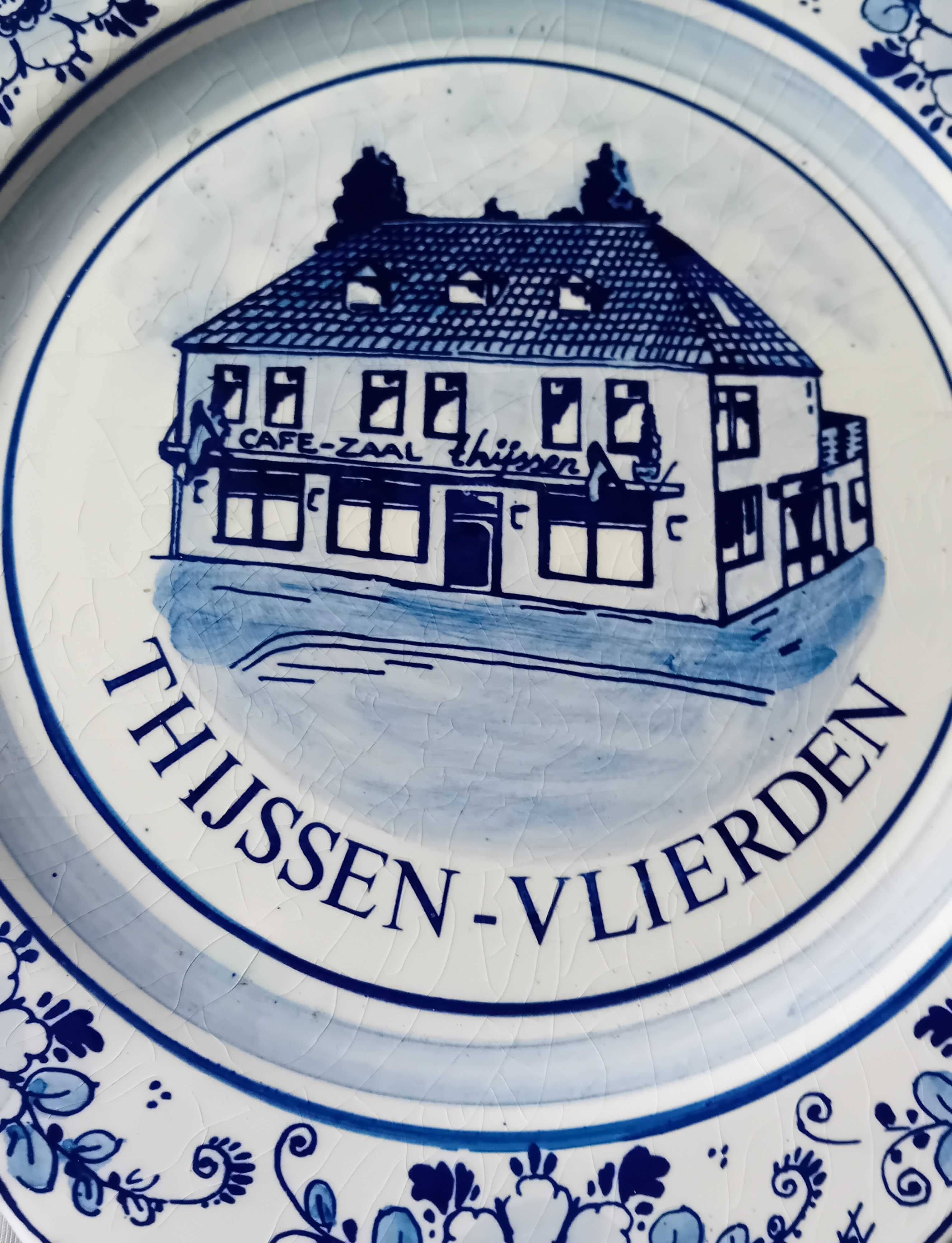 Talerz zawieszany Delft.