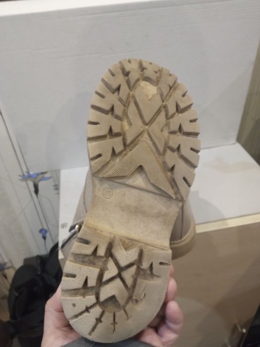 Продам женские зимние кожаные ботинки Fashion