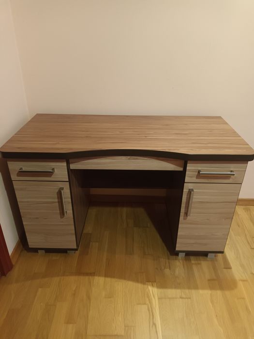 Продам стіл в гарному стані