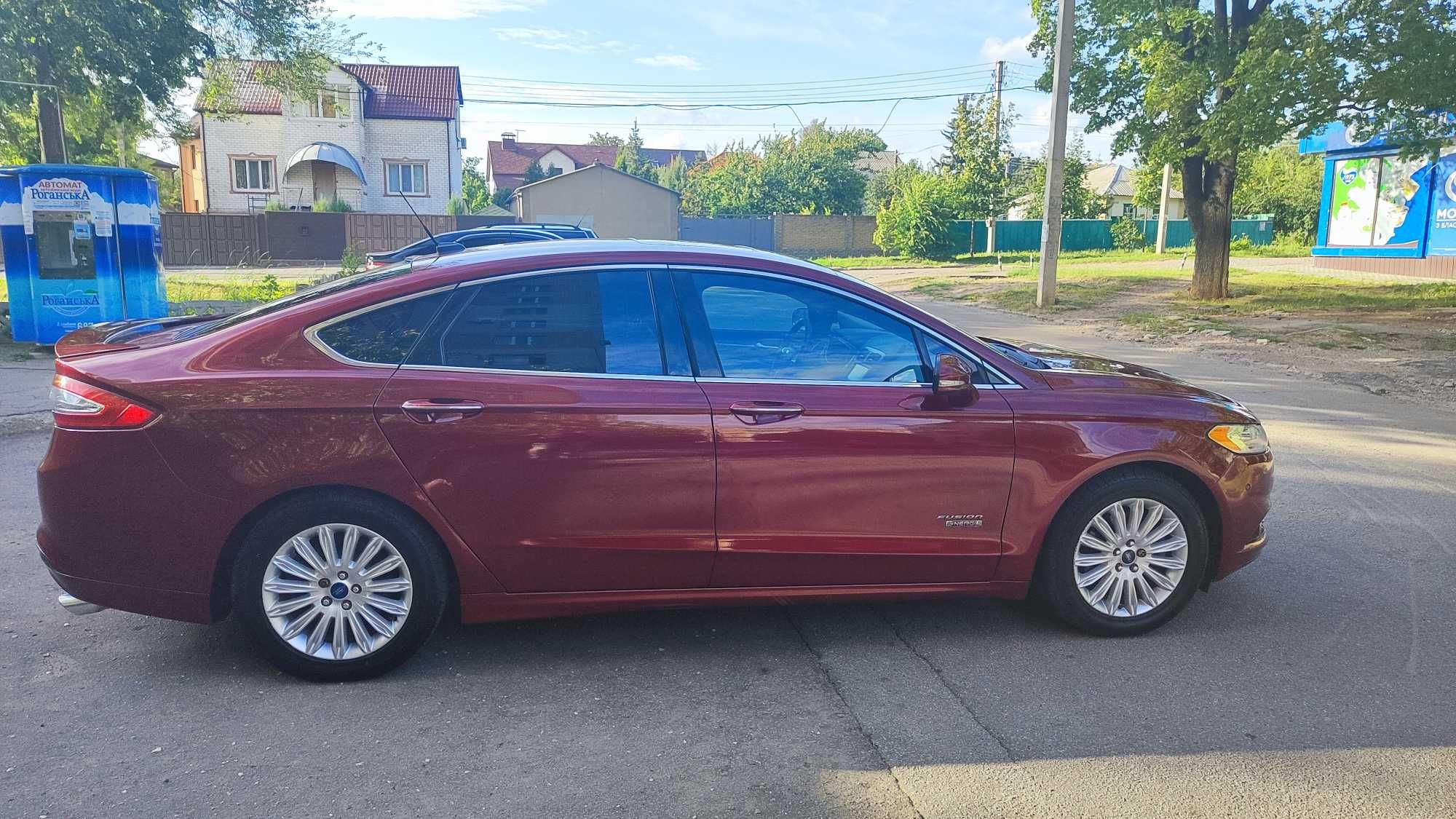 Ford Fusion Titanium PHEV 2014