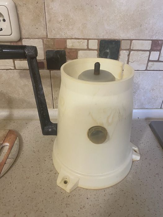 Сепаратор сливкоотделитель ручной