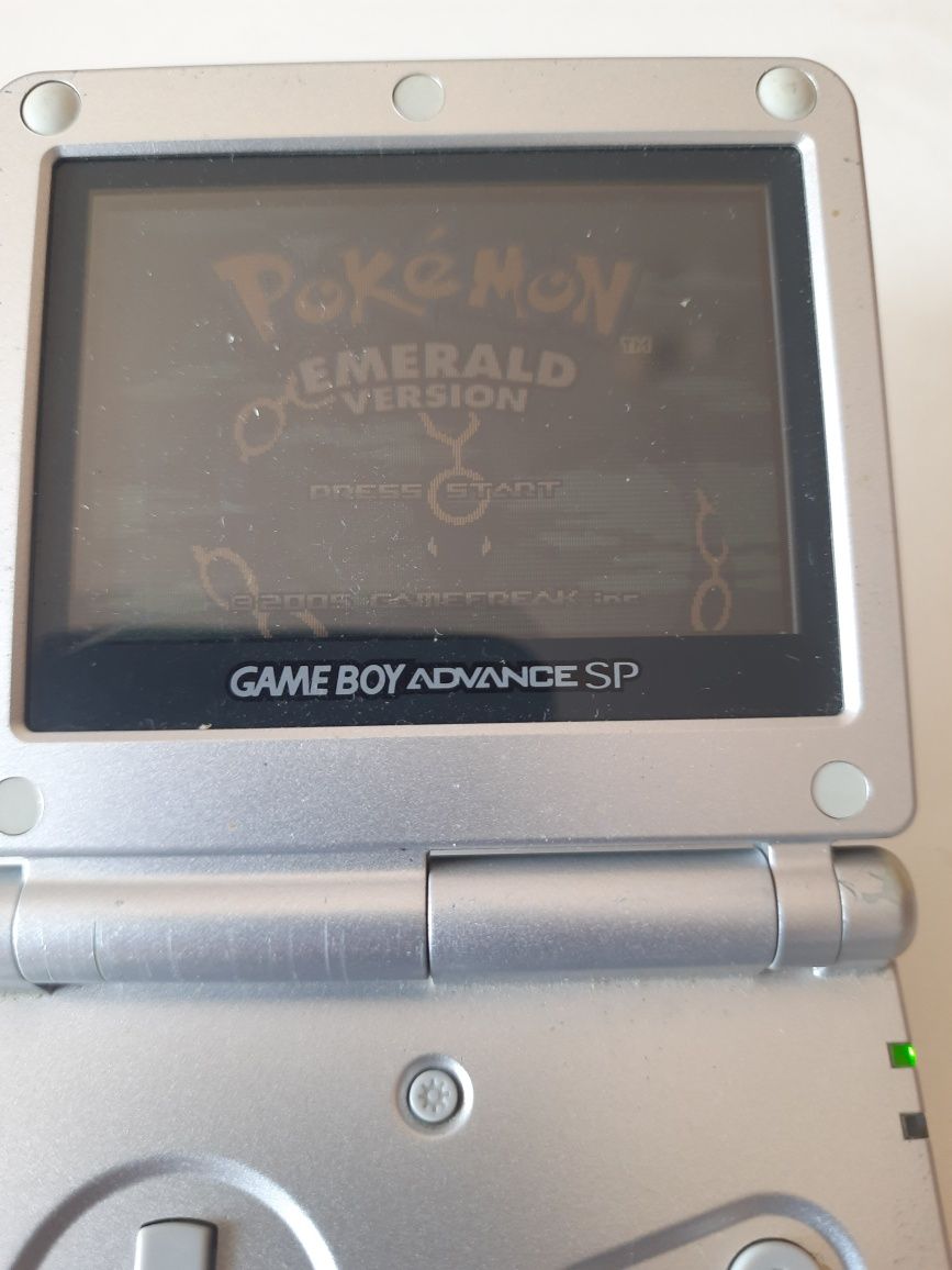 Pokemon jogo emerald com pilha nova