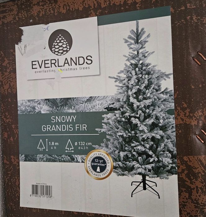 Pinheiro de natal everlands com neve