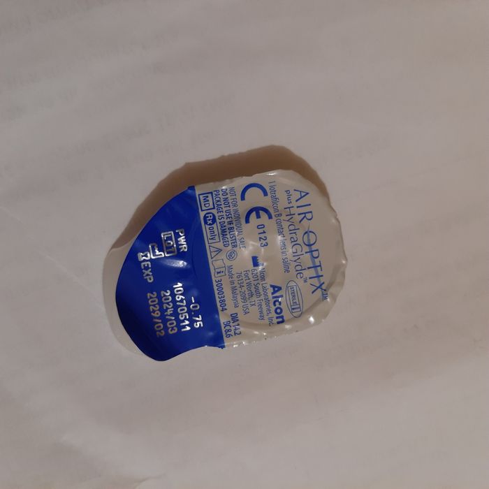 Продам контактні лінзи