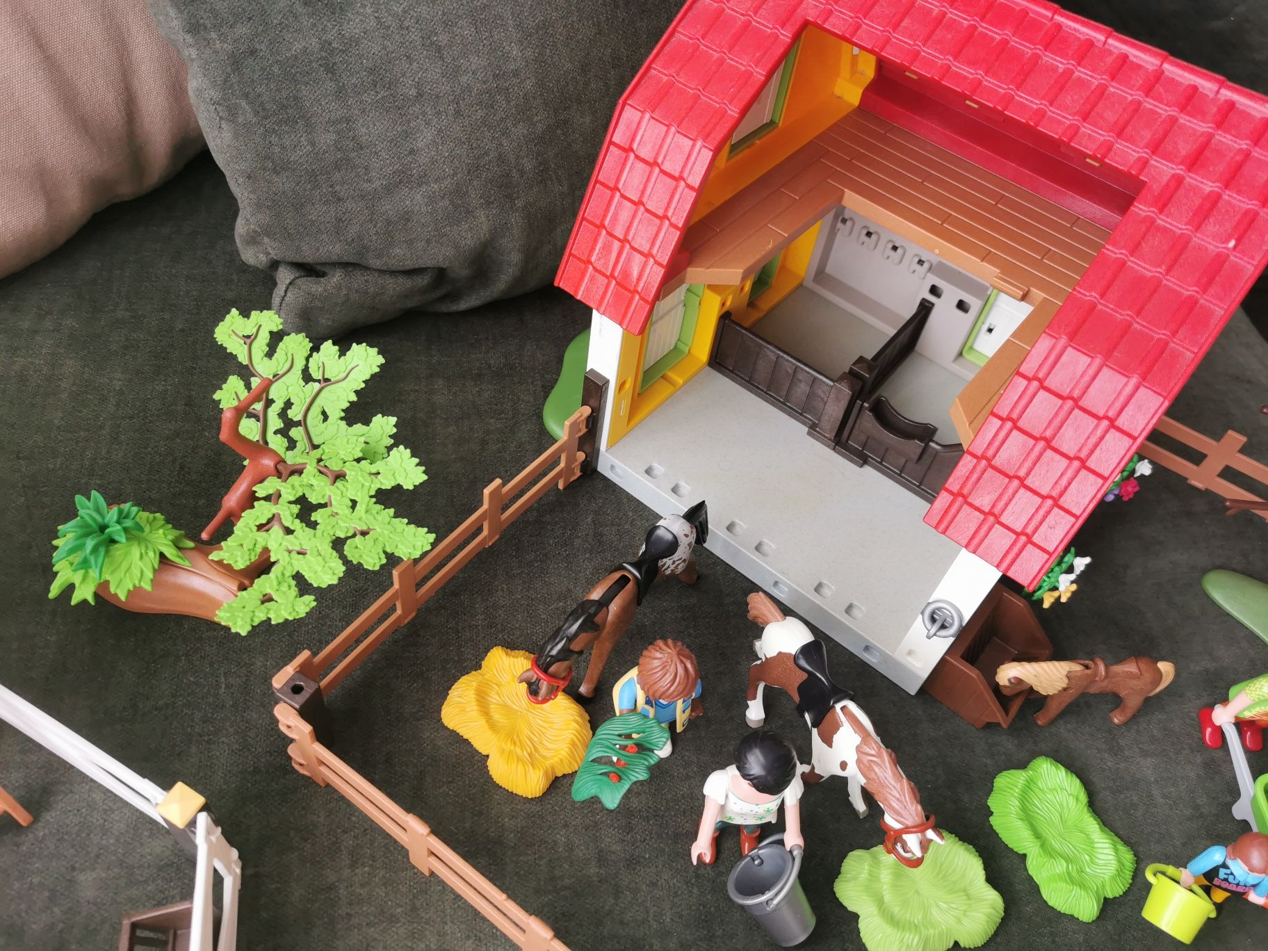 Klocki Playmobil duże farmy, traktor z przyczepą, konie