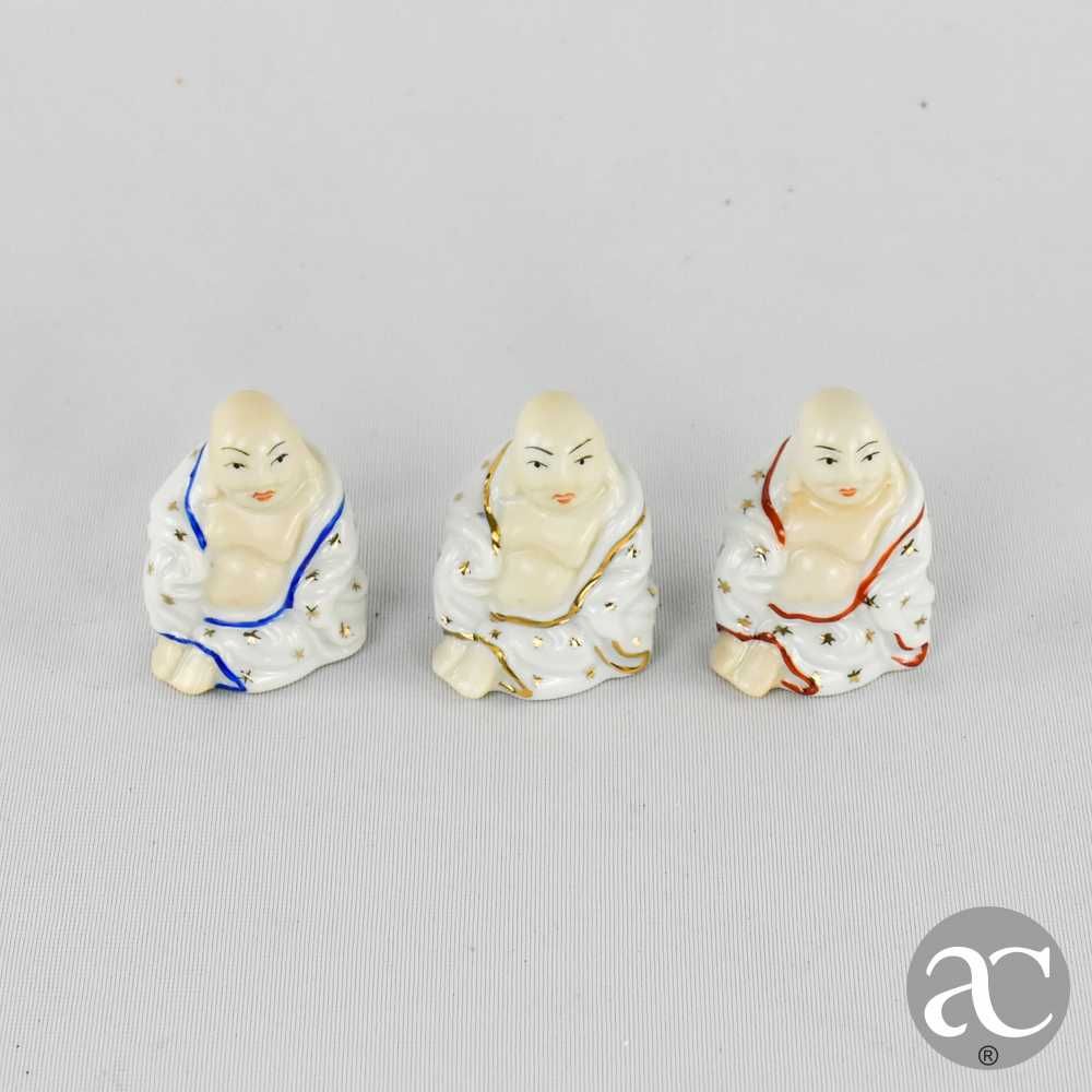 Conjunto de 3 pequenos budas em porcelana Artibus