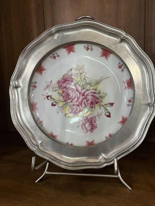 Prato em esrsnho com flores