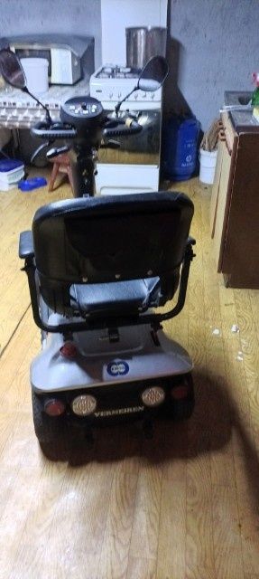 Sprzedam używany czterokołowy inwalidzki skuter Eris