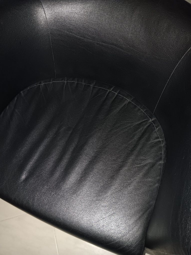 Poltrona preto de napa