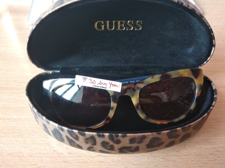 нові окуляри котики guess