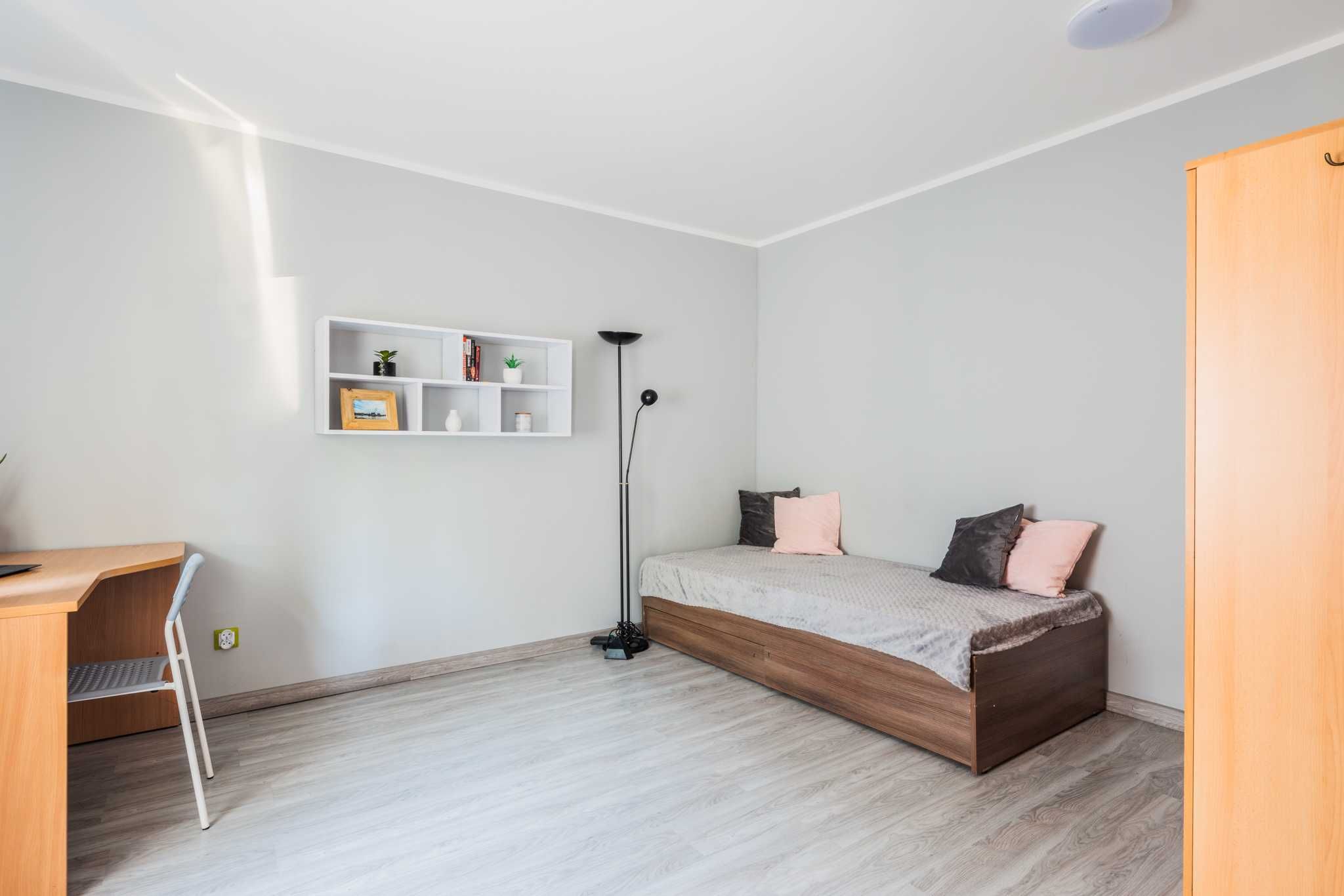 Blisko ŚUM – Pokój 13 m² z aneksem kuchennym – Katowice Ligota