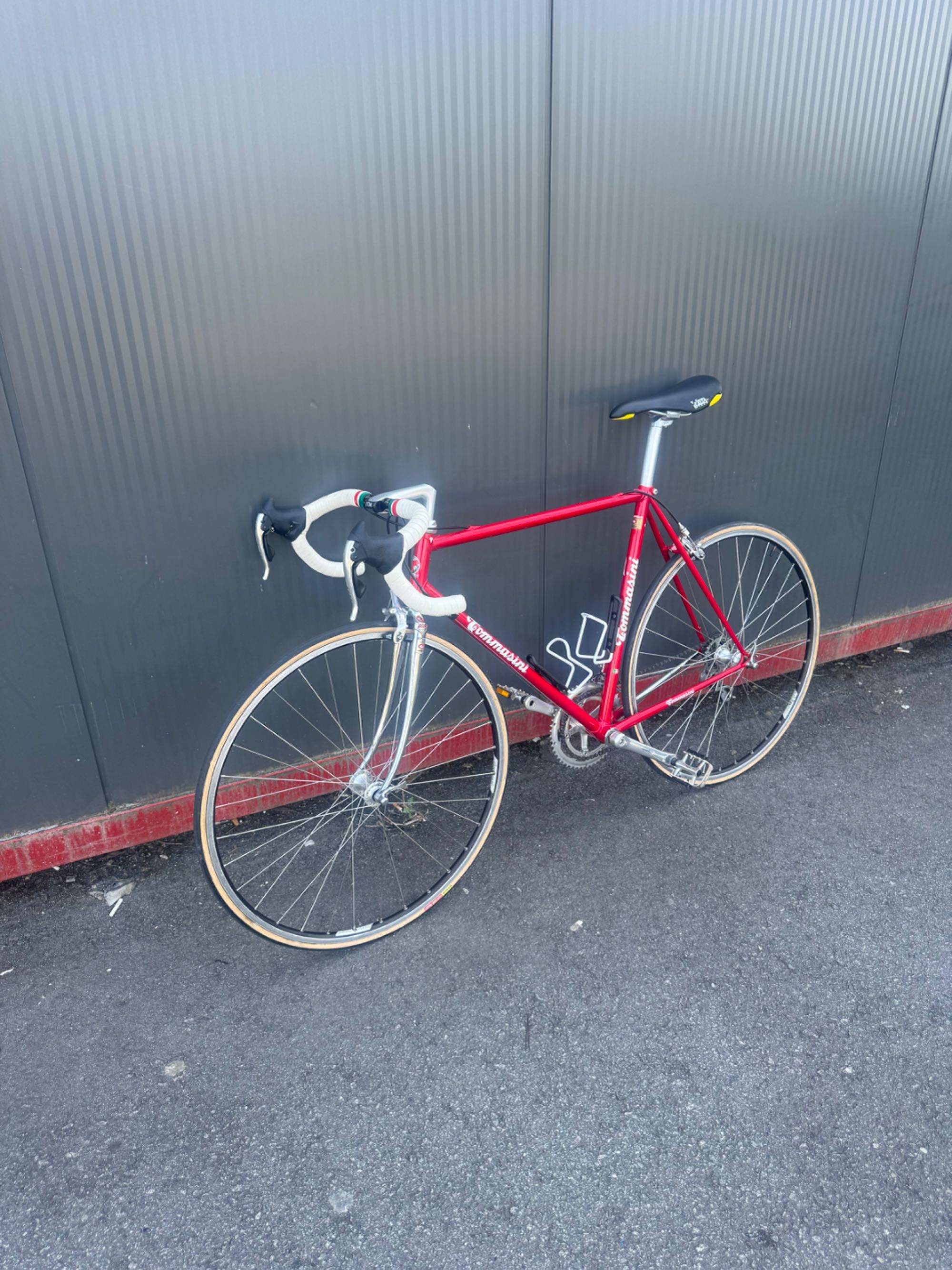 Bicicleta de estrada como nova