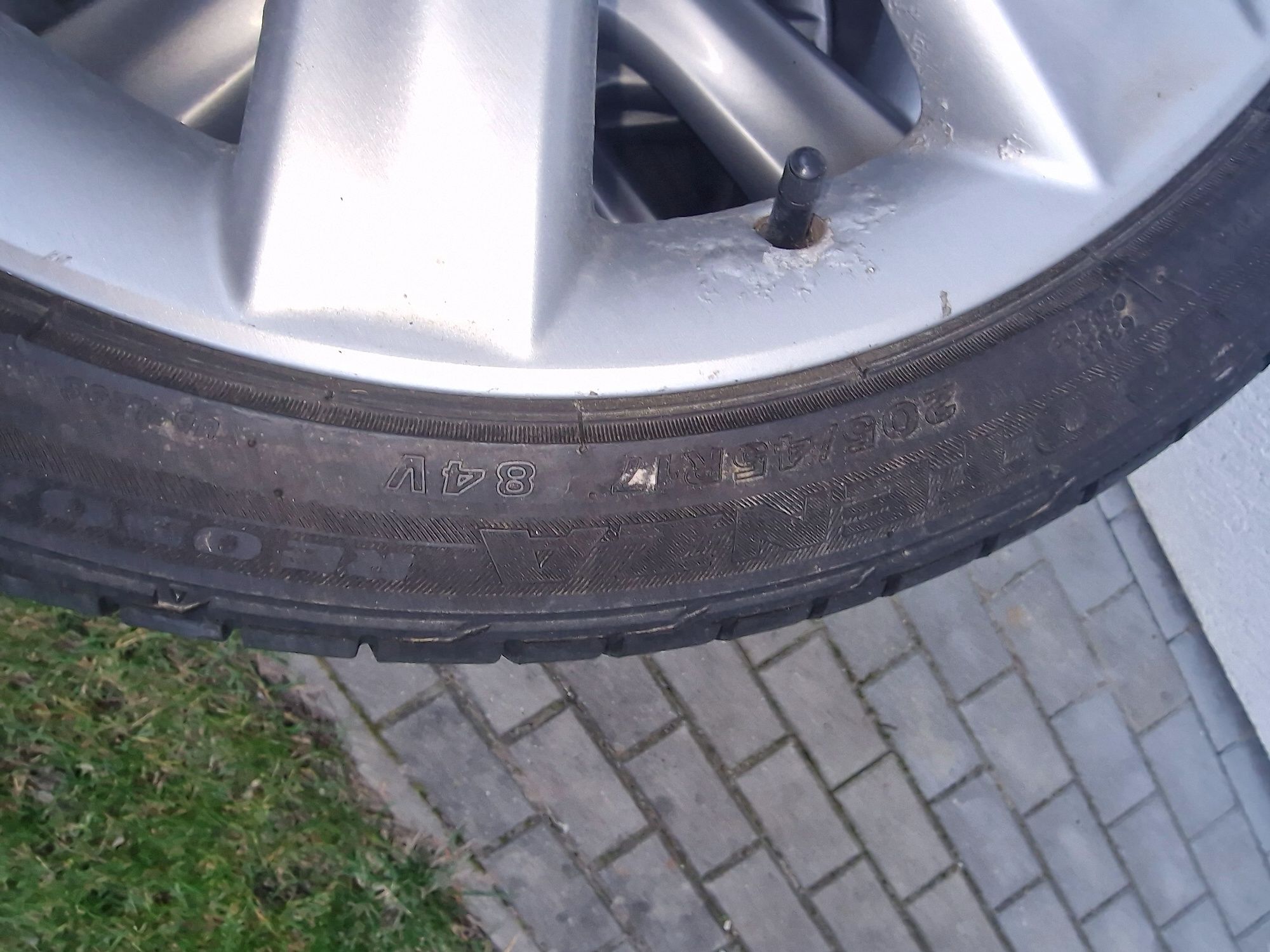 Felgi aluminiowe 17 toyota i opony Bridgestone Potenza RE050A 205/45 R