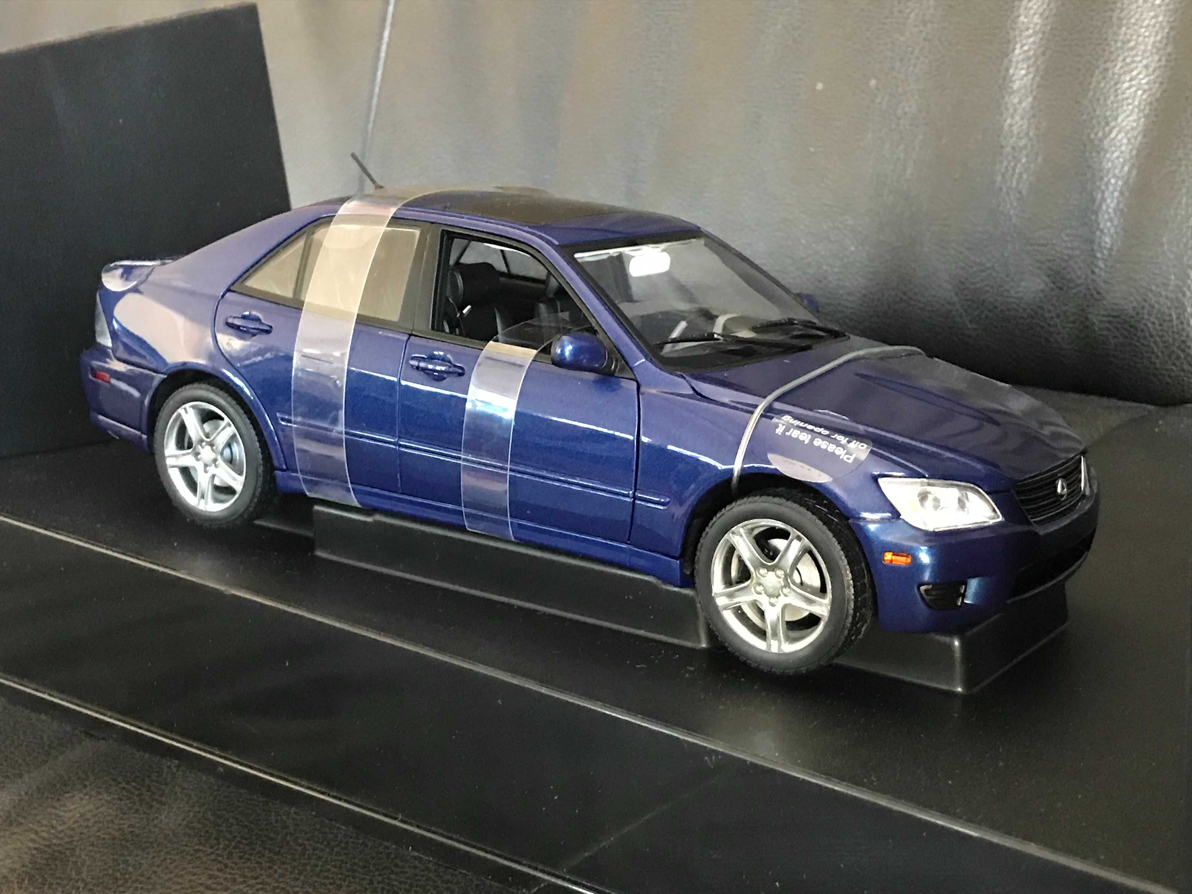 Autoart 1:18 model Lexus IS300