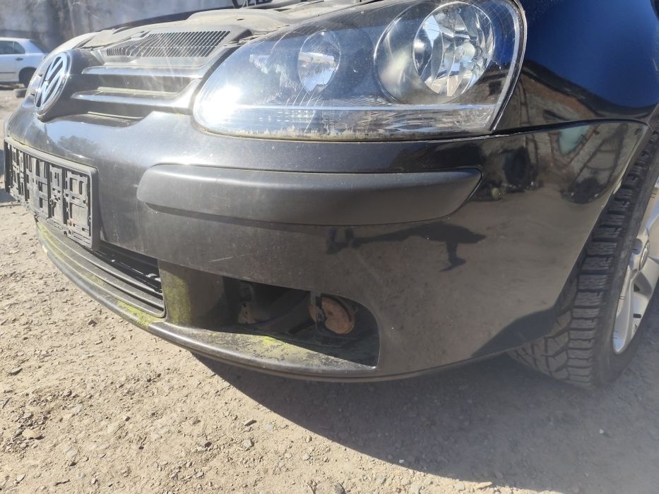 VW Golf V zderzak przód przedni czarny grill LC9Z