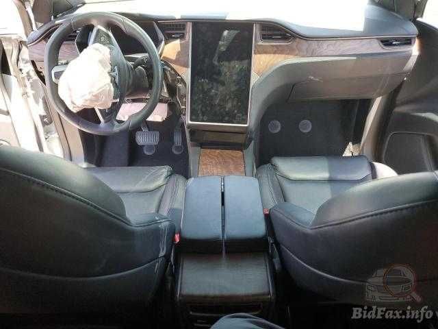 Tesla Model X 20-й рік long ranger