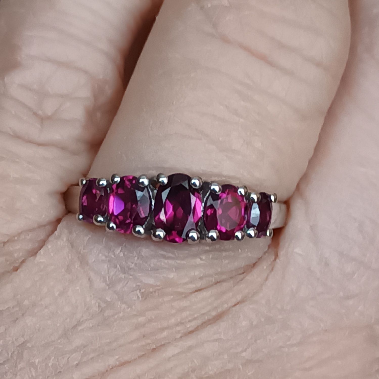 Pierścionek że srebra próby 925 z RHODOLITE GARNET 1.75 ct.