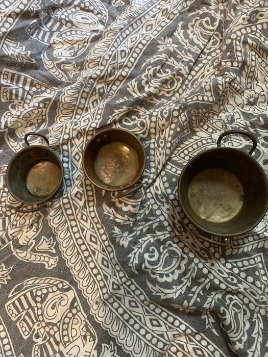 3 tachos de bronze antigos pequenos