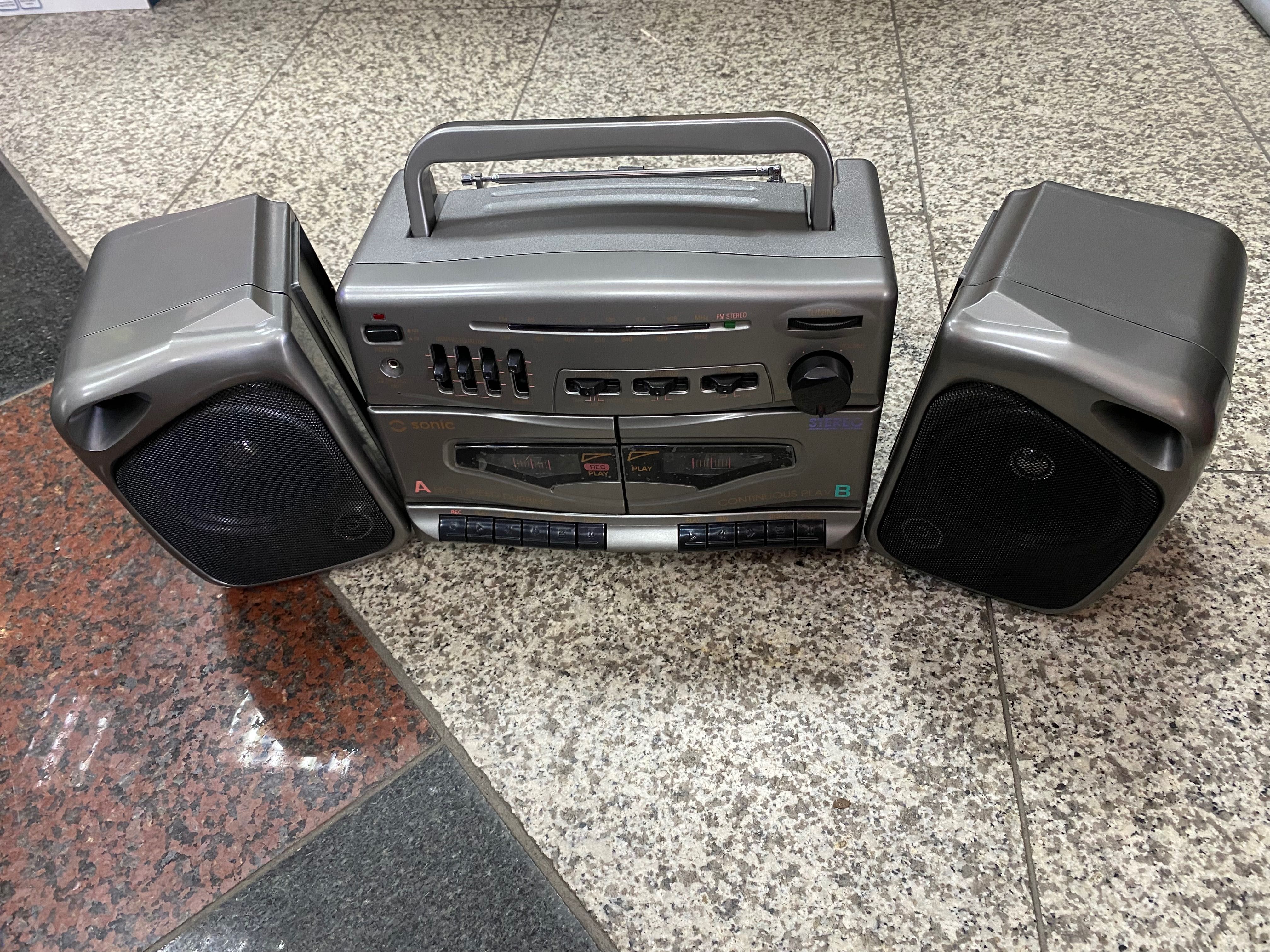 Radiomagnetofon na kasety z głośnikami duży