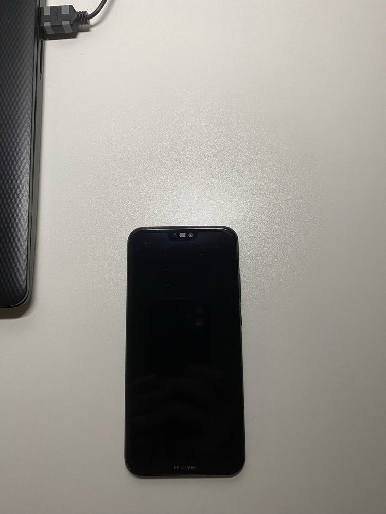 Мобільний телефон Huawei P20 Lite 4/64GB