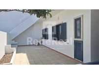Apartamento Térreo T3 com Terraço - Arrendamento - Centro de Faro