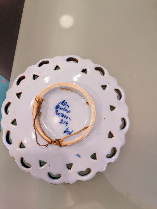 Pratos de cerâmica antigos