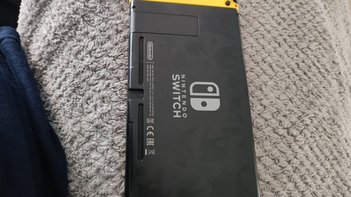 Nintendo switch série especial raichu