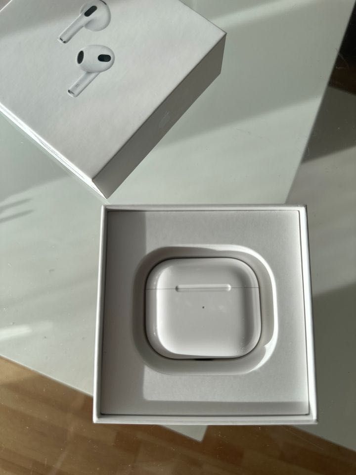 Продаю свої навушники Airpods 3-го покоління