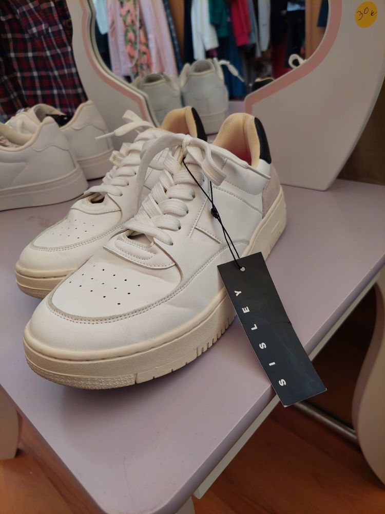 Tenos brancos como novos