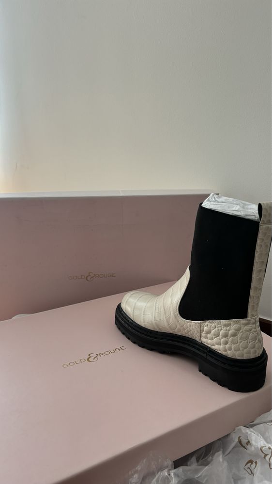 Botas off white e pretas GOLD&ROUGE