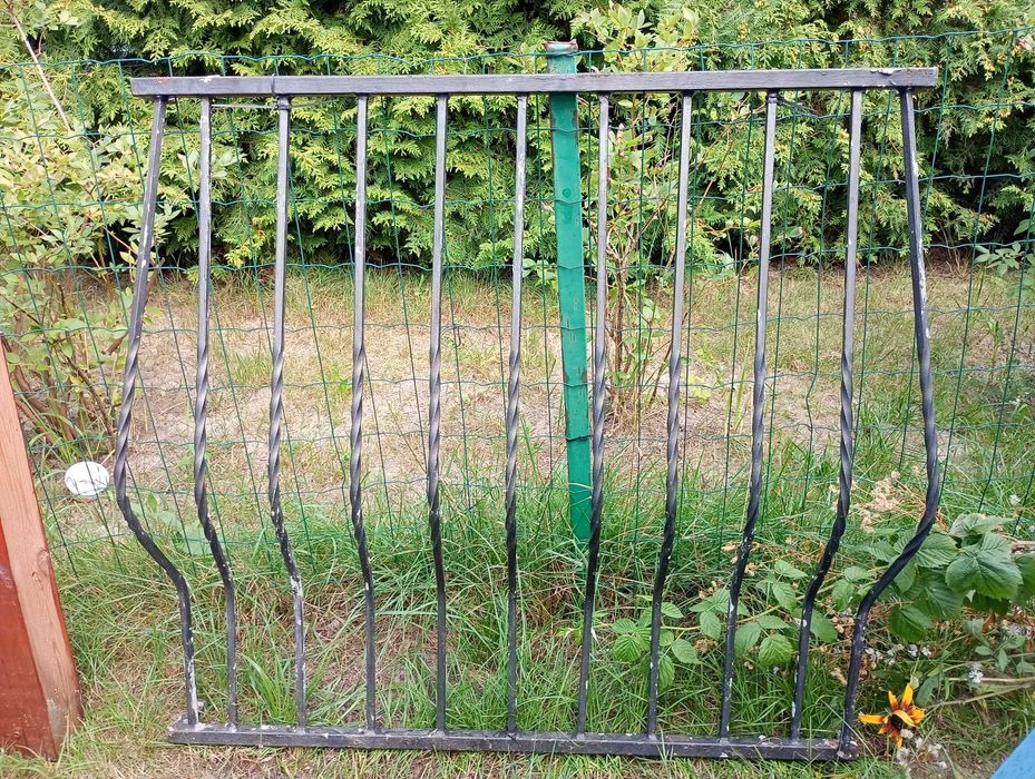 Sprzedam żeliwną  balustradę zewnętrzną na drzwi balkonowe