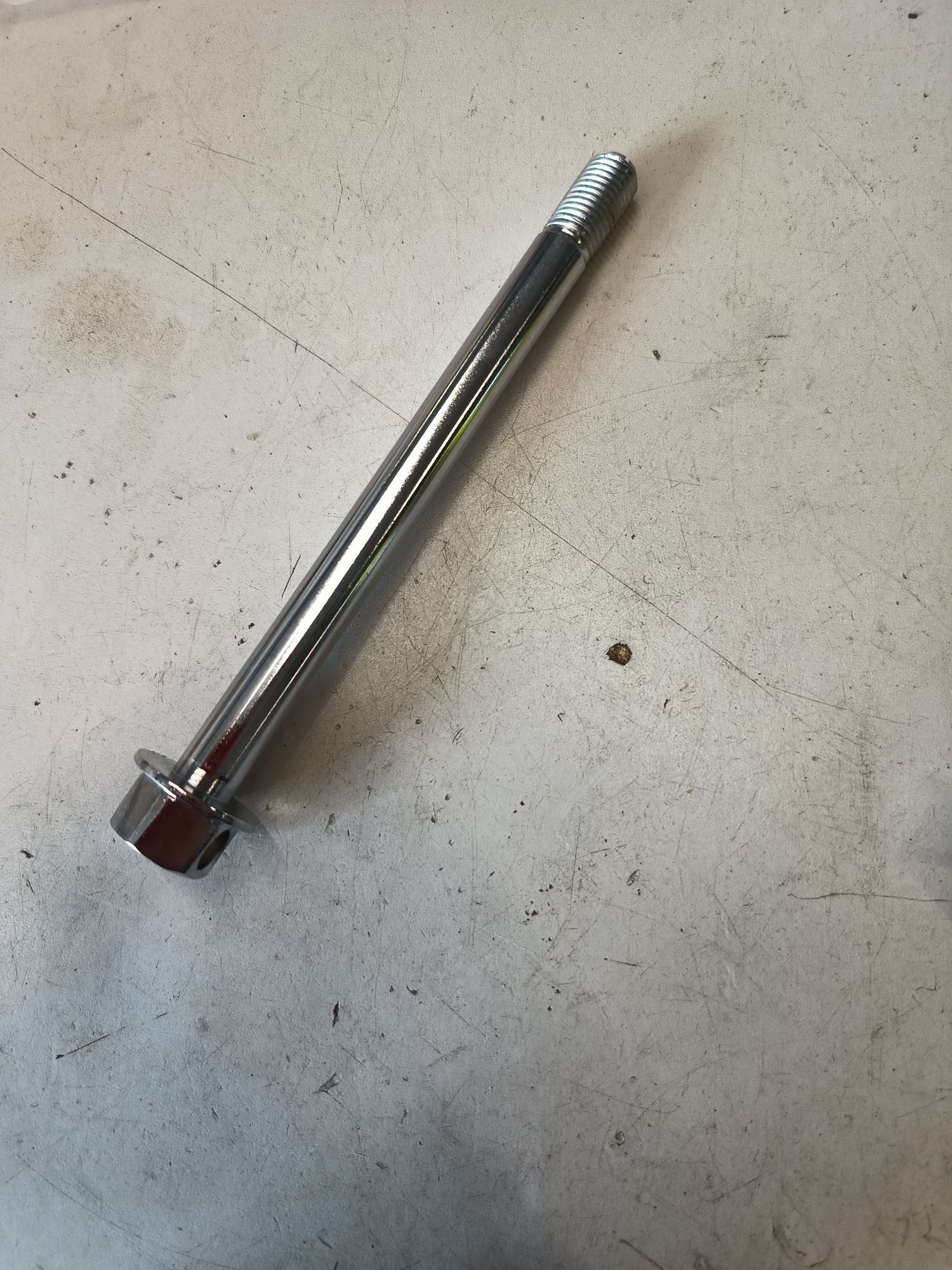 Simson S51 oś ośka śruba koła tył