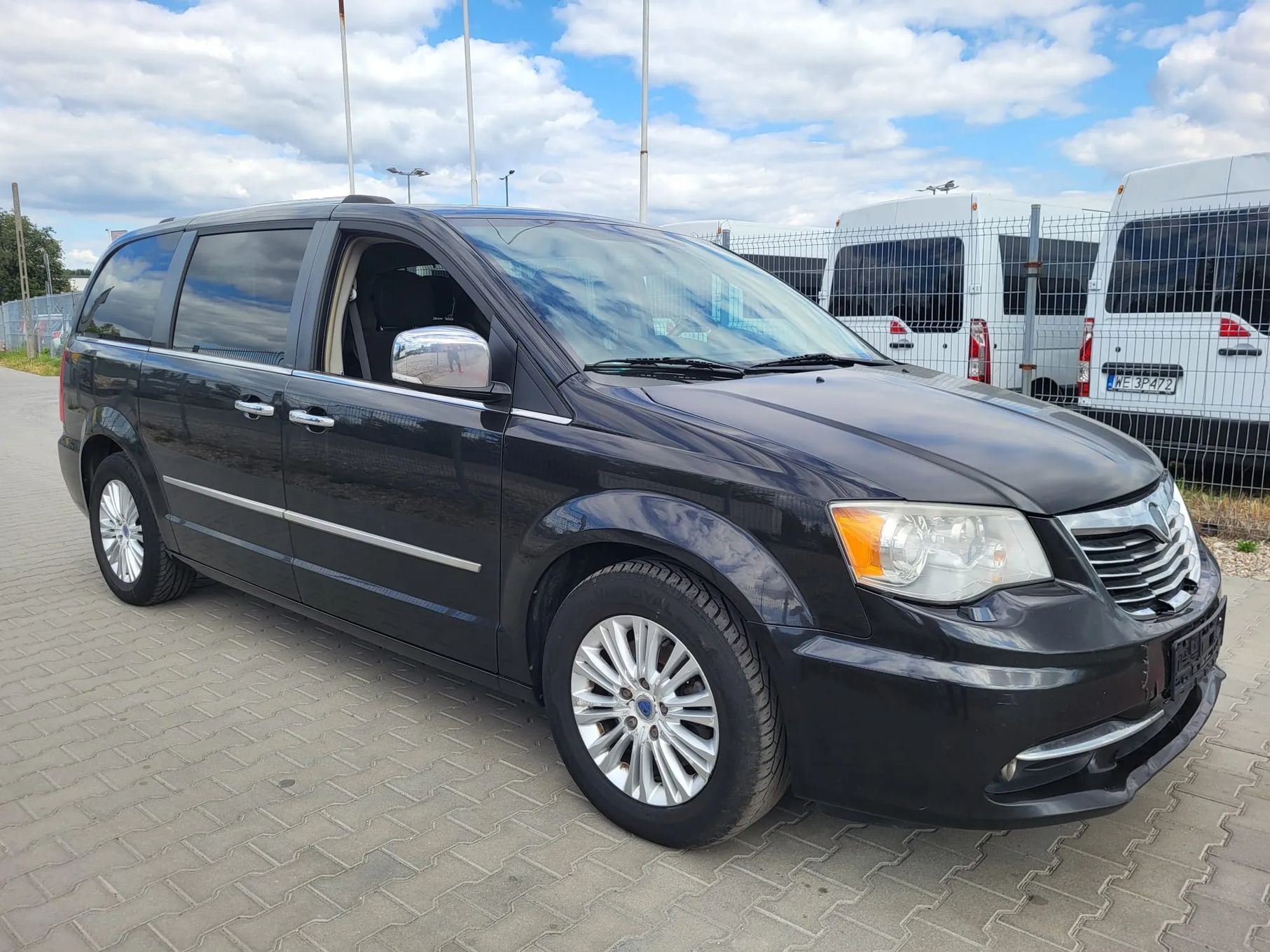 Lancia Voyager Salon Polska, Faktura,