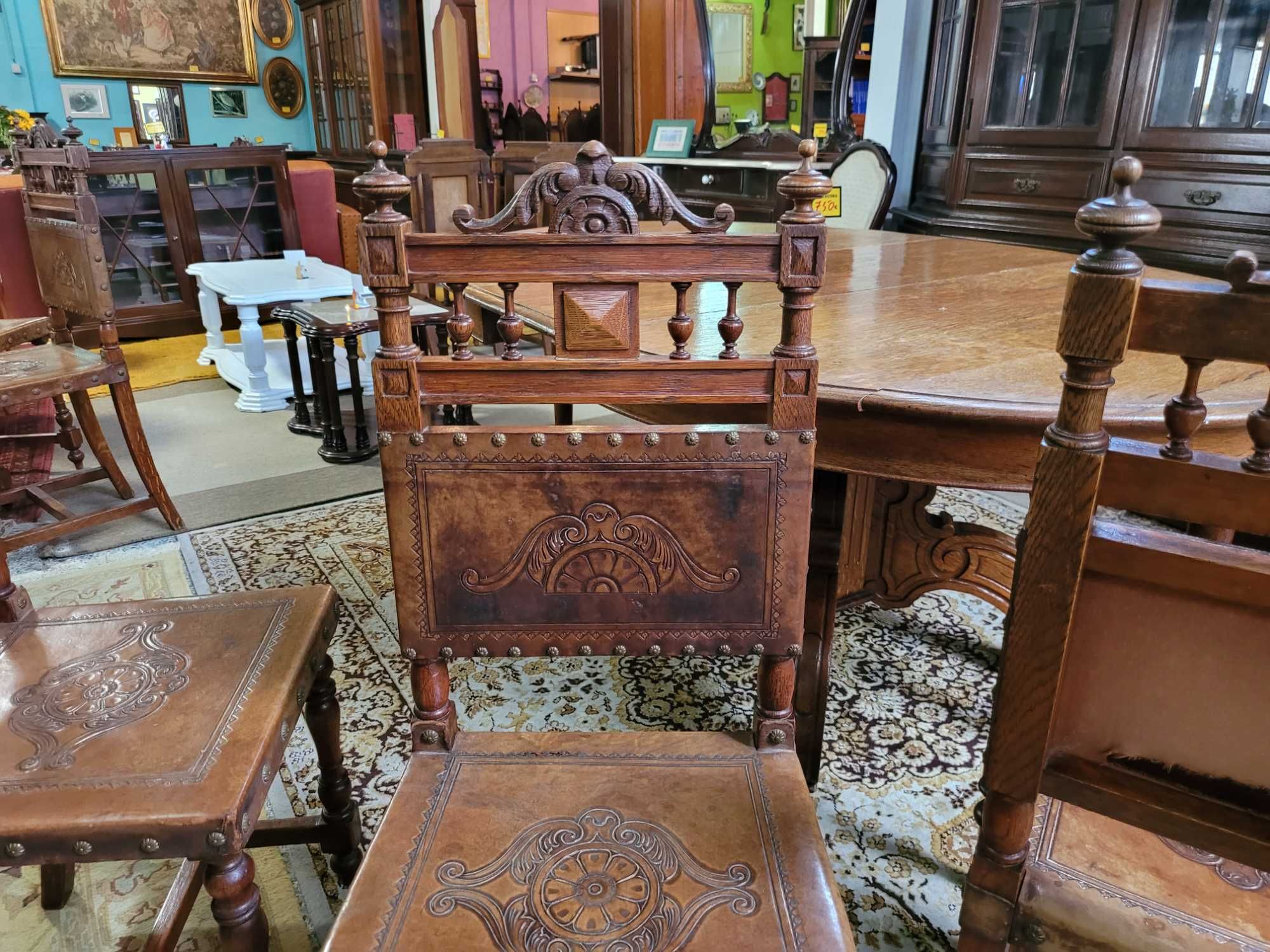 Cadeiras antigas em madeira e couro - Sem zonas rasgadas ou danificad
