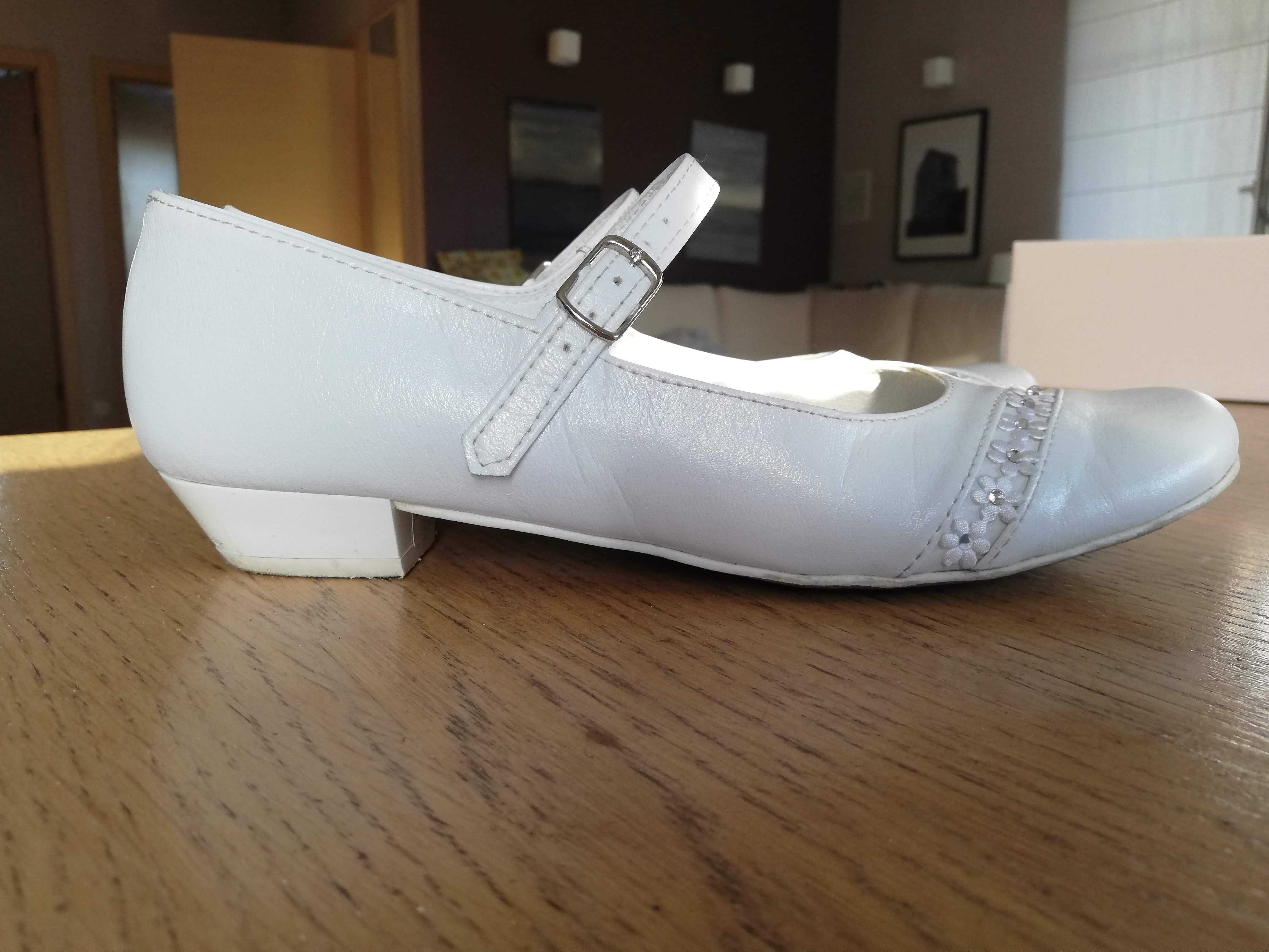 Białe pantofelki buty na komunię zakończenie roku dla dziewczynki r38