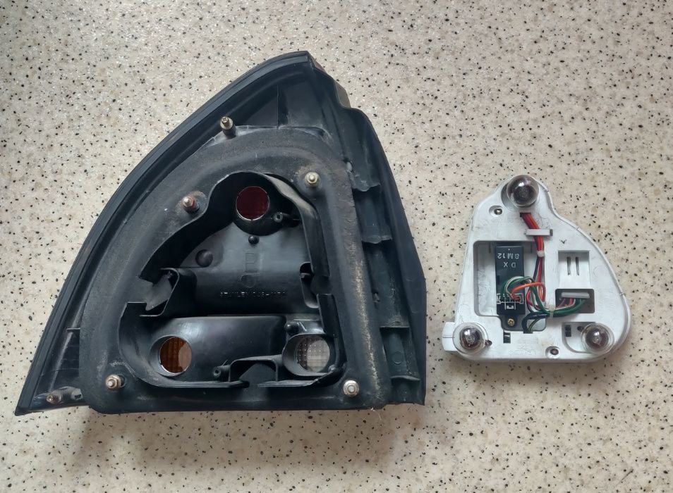 Lampa tylna prawa Honda Prelude IV 92-96 oryginał + środek + żarówki