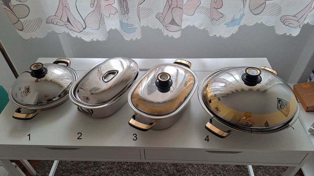 Conjunto de panelas de cozinha com dourados e tremómetro na tampa