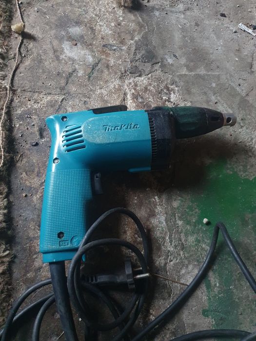 Wkrętarka do regipsów makita 6822