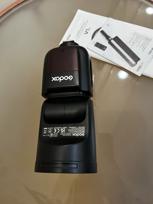 Продається професійний спалах Godox V1