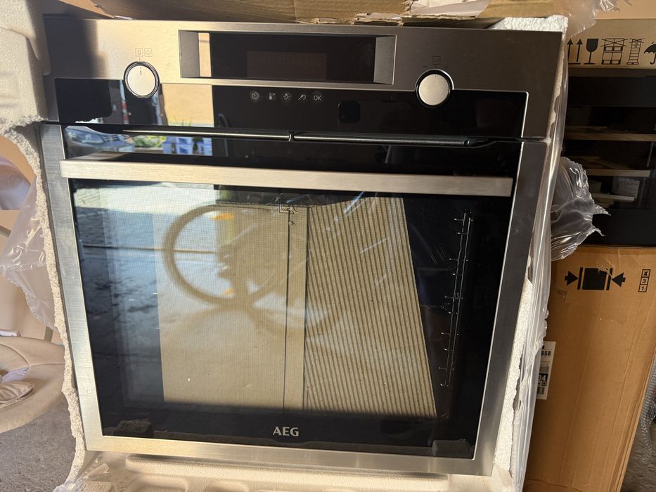 Вбудована парова духовка AEG BPE556360M