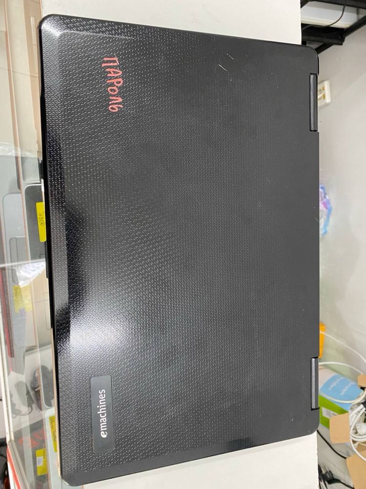 Ноутбук eMachines E525