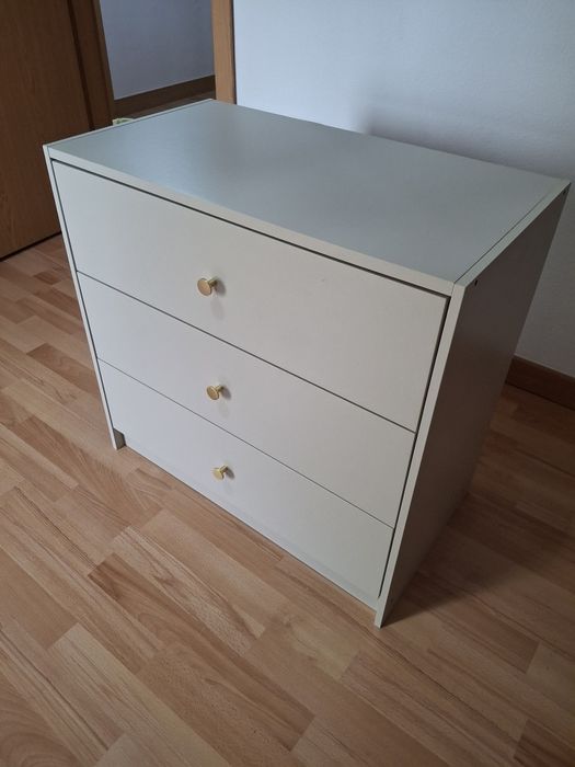 Cómoda ikea em ótimo estado