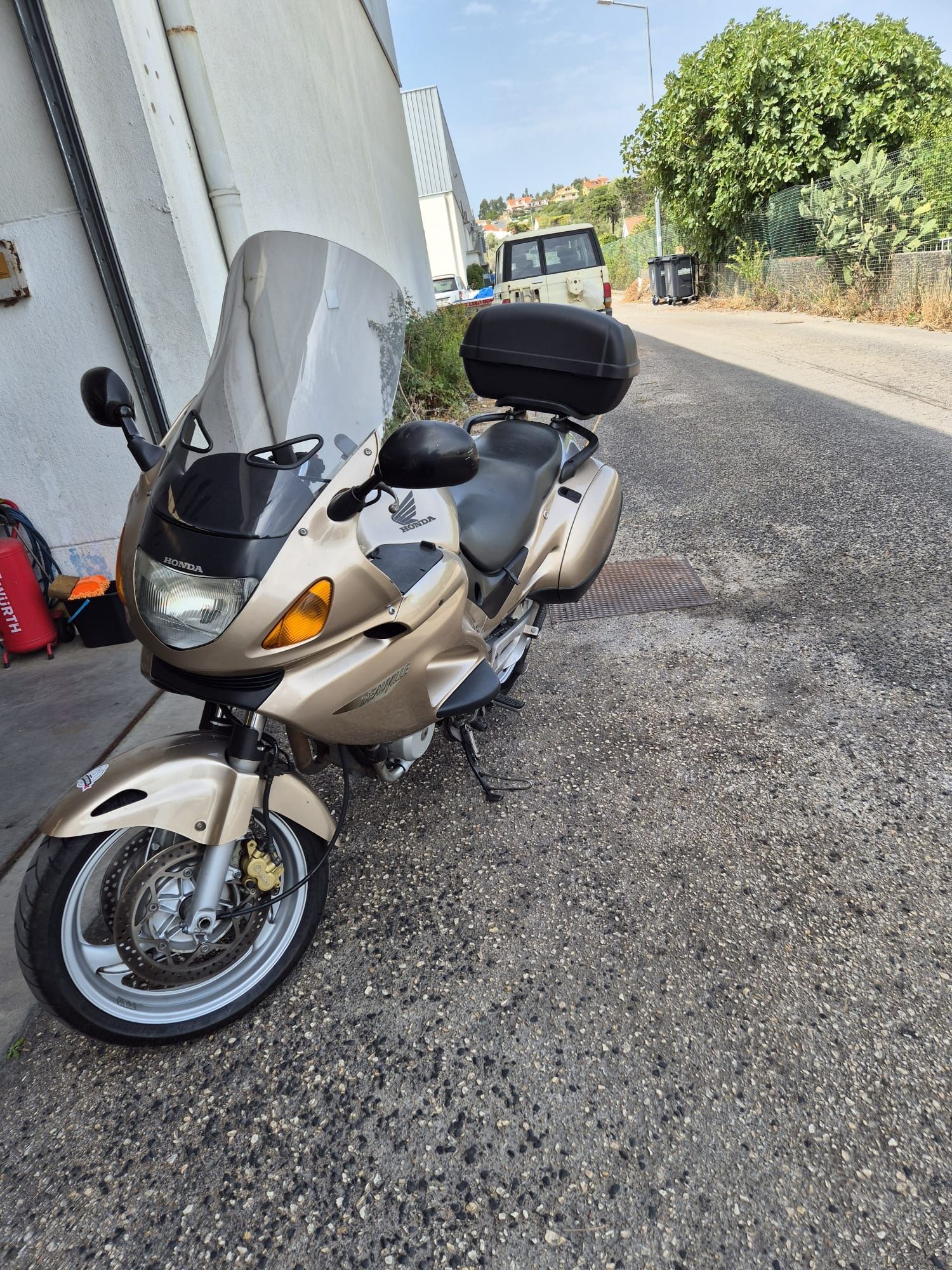 Honda Deauville 650 cc